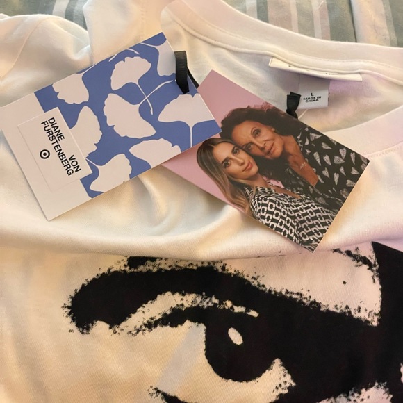DIANE VON FURSTENBERG DVF Target Collab white Tshirt Red Lip Tee size LG cotton - Picture 14 of 16
